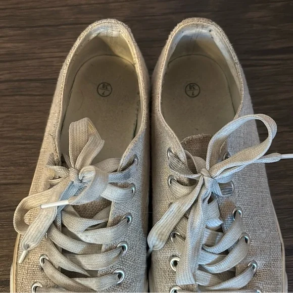 shoes size 7 - Picture 2 of 5